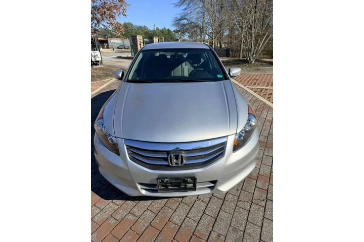 $5750 : 2011 Accord LX-P image 5