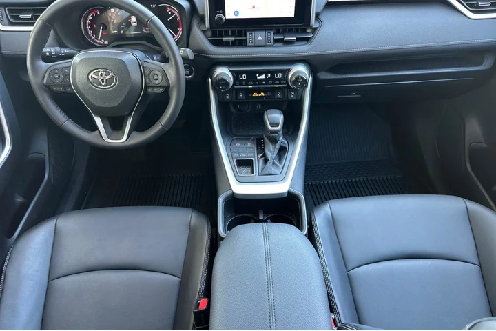$36900 : Toyota RAV4 2024 AWD XLE Pre image 6