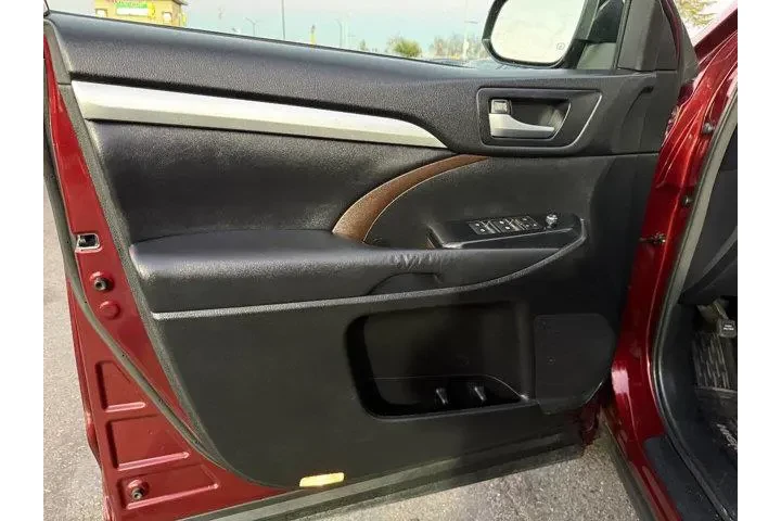 $19995 : Toyota Highlander 2015 XLE 4 image 10