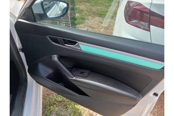 $13900 : 2019 Passat Wolfsburg image 6
