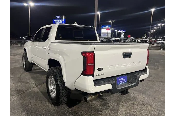$38999 : Toyota Tacoma 2024 4x4 SR5 4 image 7
