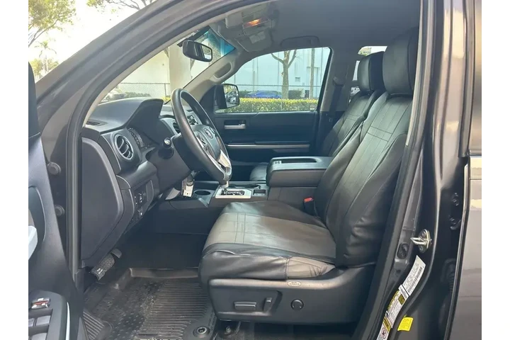 $31087 : Toyota Tundra 2017 4x4 SR5 4 image 7