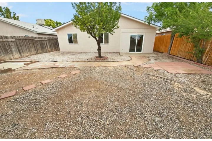 $1000 : 3 bedroom house for rent image 9