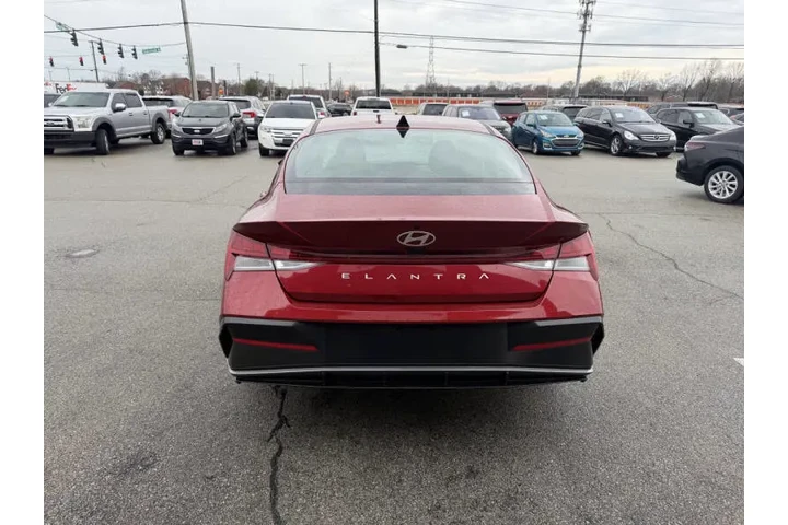 $17850 : 2025 Elantra SEL Convenience image 6