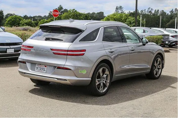 $35792 : Genesis Electrified GV70 202 image 5