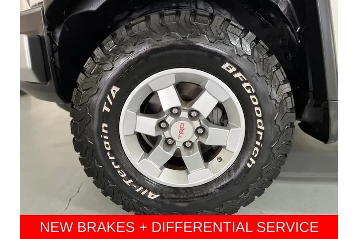 $36688 : 2014 FJ Cruiser 4WD 4dr Auto image 9