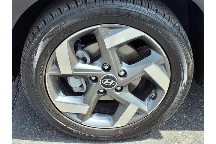 $20999 : Hyundai VENUE 2025 SEL 4dr C image 9