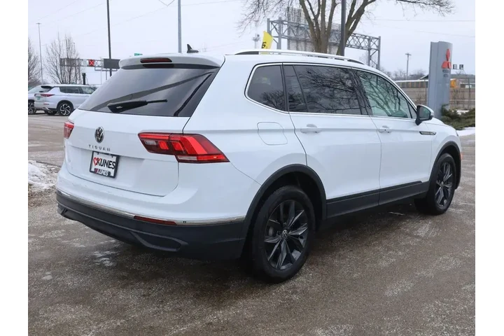 $23777 : Volkswagen Tiguan 2024 Wolfs image 10