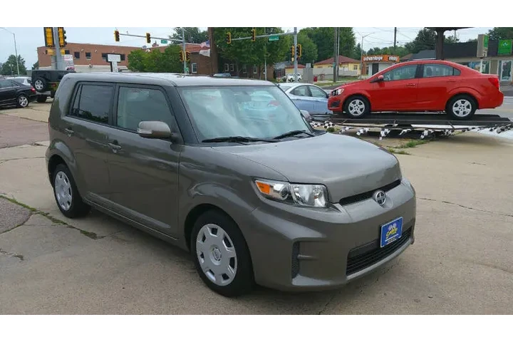 $8999 : 2012 xB image 5