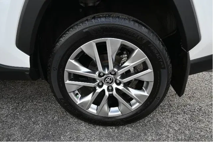 $30981 : Toyota RAV4 2024 XLE Premium image 9