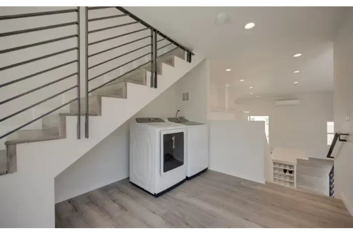 $4950 : 2611 Hyperion Ave, Los Angeles image 7