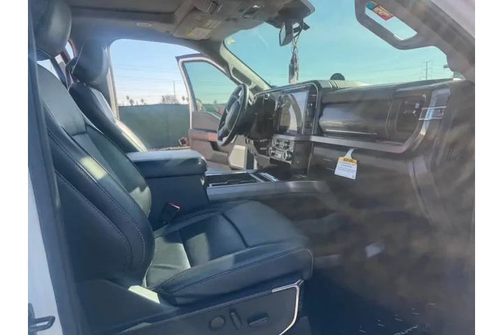 2024 F-250 Super Duty Lariat image 8