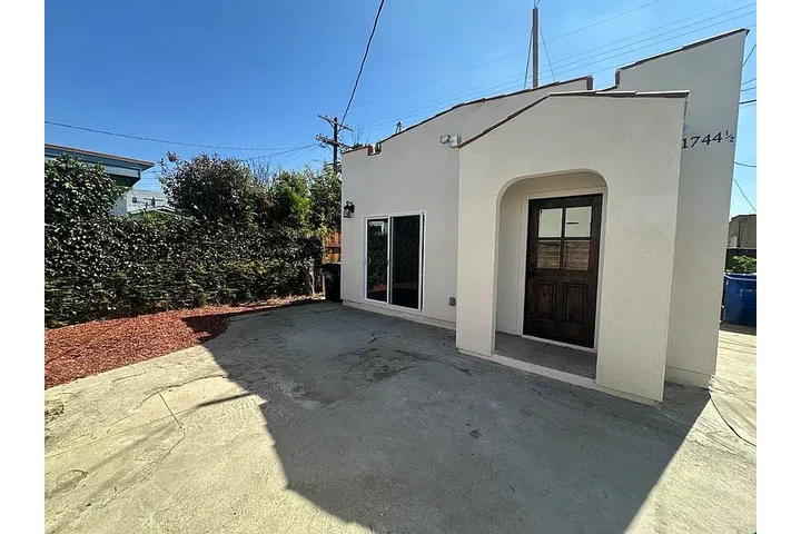 $1495 : Spanish 1bd 1ba LA image 2