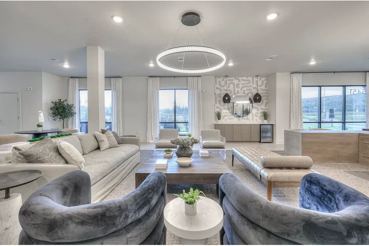 $1000 : Comfortable & Budget-Friendly image 8