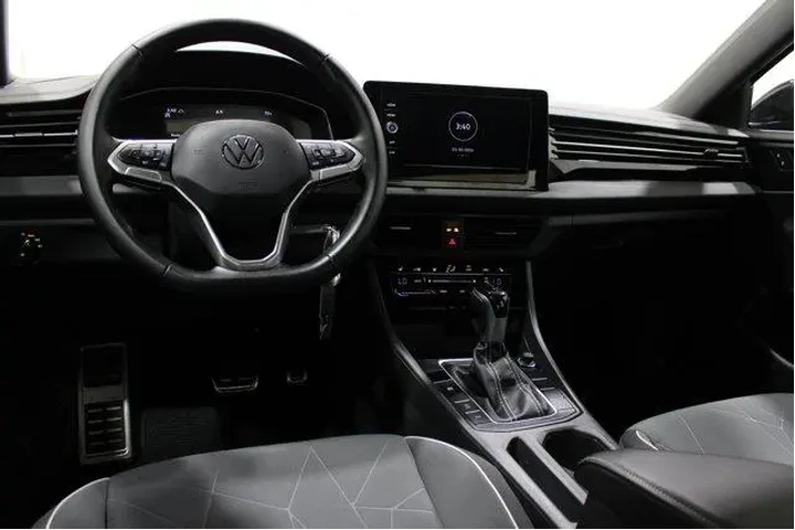 $23982 : Volkswagen Jetta 2025 Sport image 2