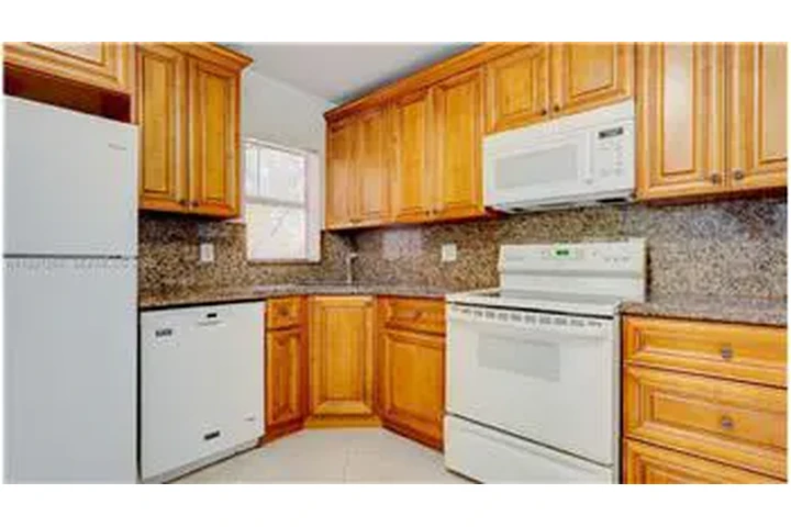 $2425 : Rental property with 3 bedro image 3