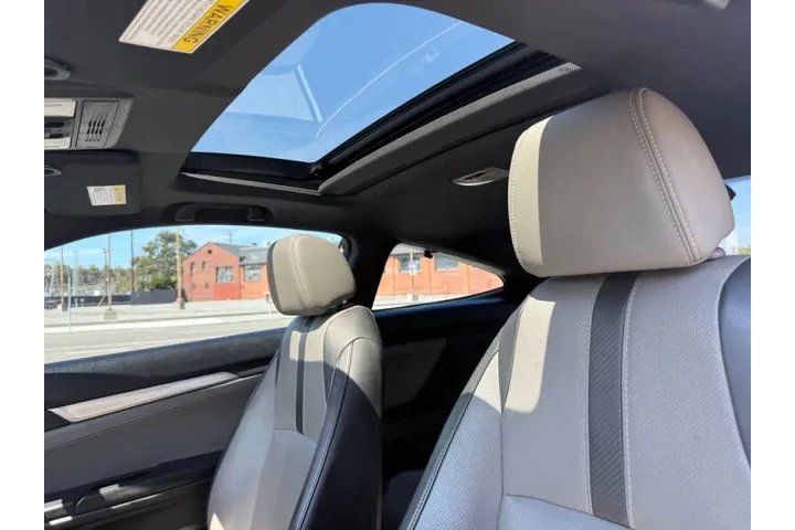 2017 Civic Touring image 10