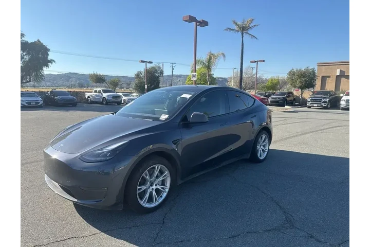 $25482 : Tesla Model Y 2021 AWD Long image 4