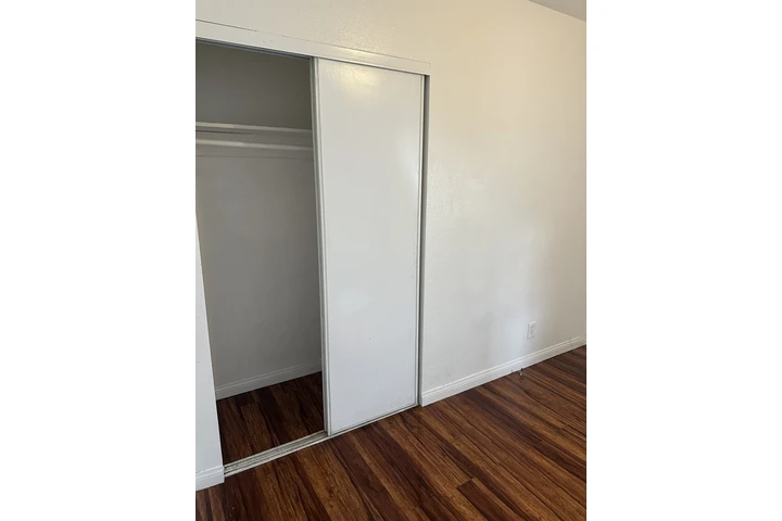 $900 : RENTO CUARTO C/UTILIDADES INC. image 6