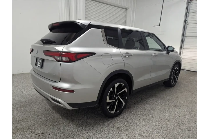 $25997 : Mitsubishi Outlander 2024 SE image 3