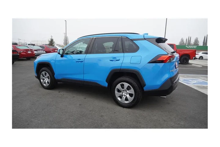 $19984 : 2021 RAV4 LE image 8