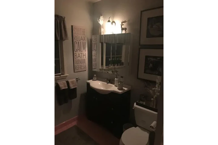 $1275 : North Hollywood 2/1 Available image 6