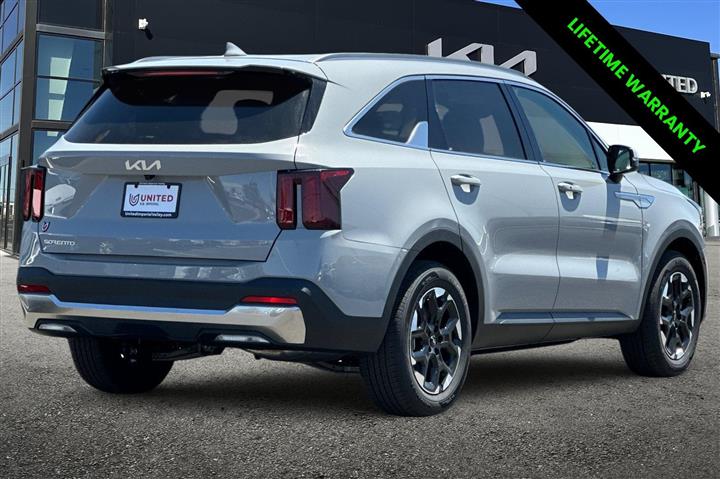 $36685 : New 2025 Sorento S image 5