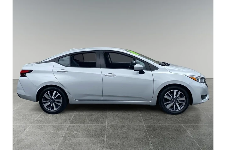 $21770 : Nissan Versa 2023 SV 4dr Sed image 6