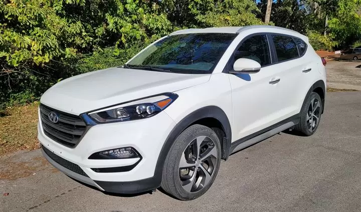 $7900 : 2017 Hyundai Tucson LTD AWD image 1