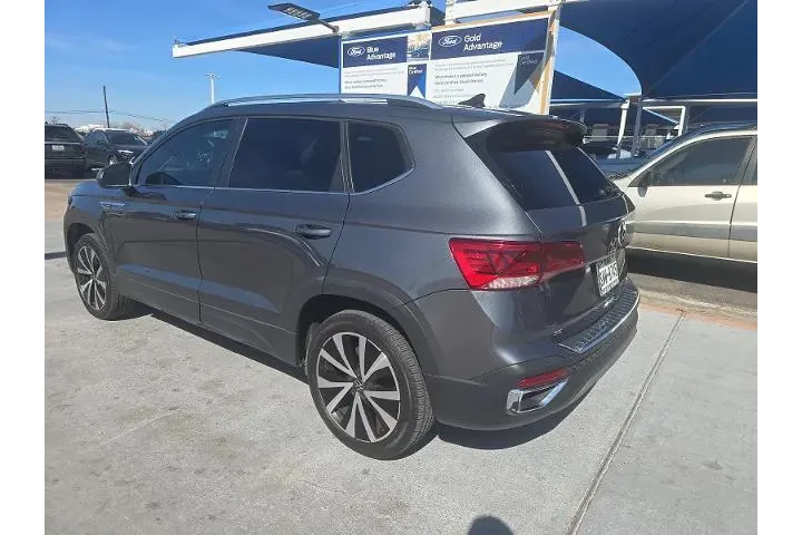 $17998 : Volkswagen Taos 2023 SE 4dr image 2
