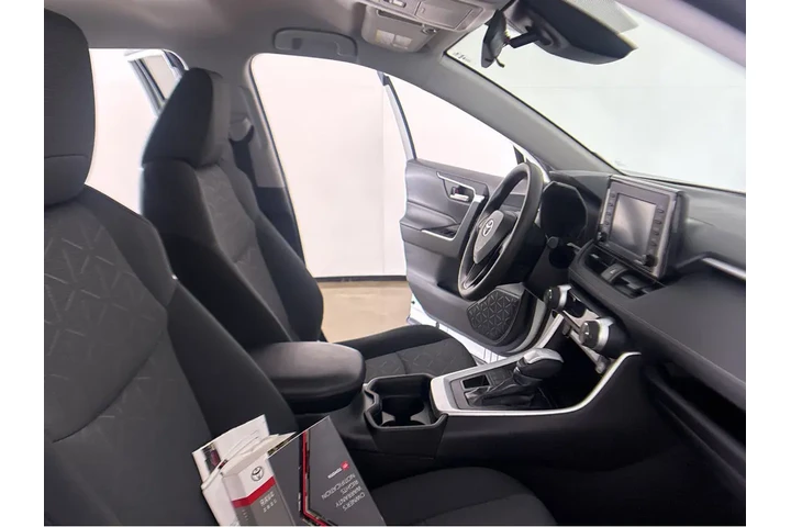 $25977 : Gold Certified2021 RAV4 XLE image 5