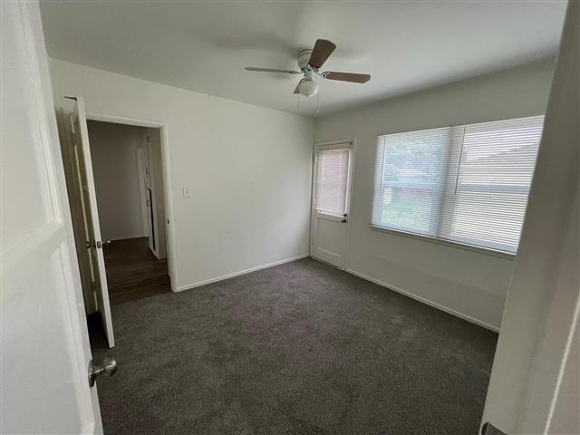 $900 : Nice Home in LAKEWOOD,CA image 3