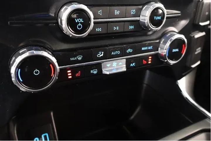 $38149 : Ford F-150 2023 4x4 Lariat 4 image 8