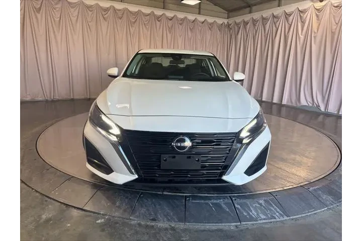 $16777 : Nissan Altima 2023 2.5 SV 4d image 2