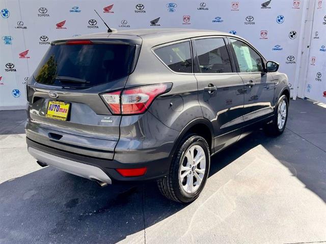 Used 2017 Escape SE FWD for s image 3