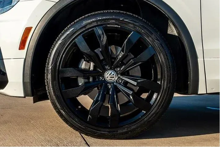 $18731 : Volkswagen Tiguan 2021 SE 4d image 6