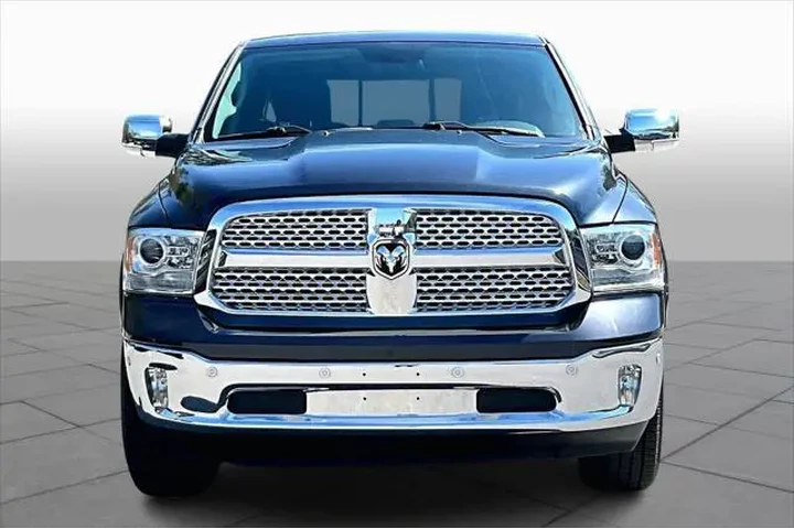 $26498 : Ram 1500 2017 4x4 Laramie 4d image 3