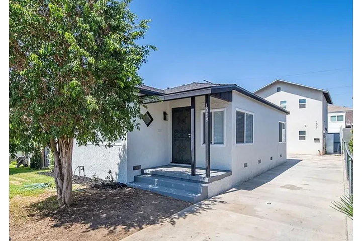 $1695 : 2 spacious bedrooms and 1 bath image 1
