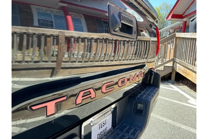 $22985 : Toyota Tacoma 2017 4x2 SR5 4 image 9