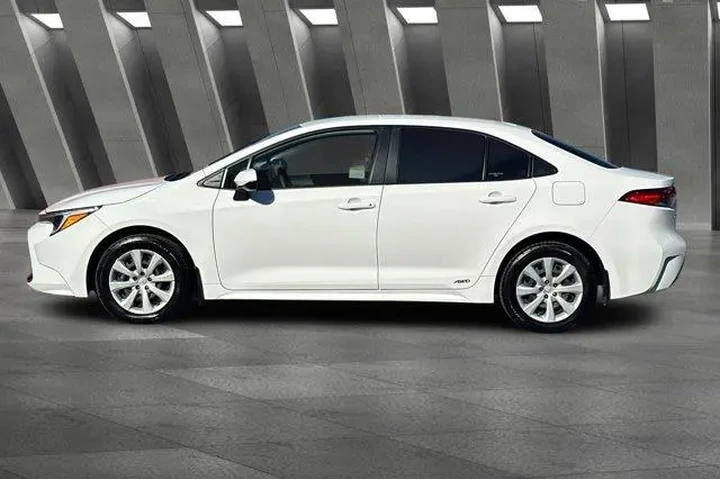$22900 : Toyota Corolla Hybrid 2024 A image 10