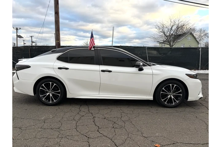 $14979 : 2020 Camry SE Auto (Natl) image 8