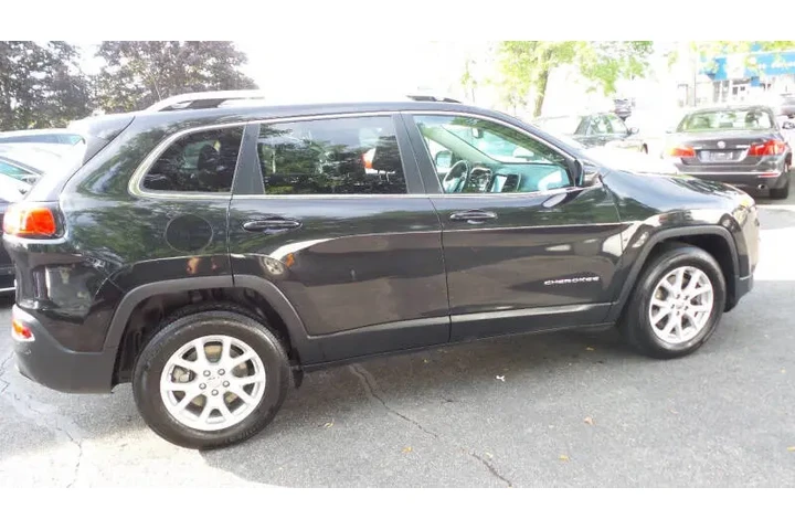 $10900 : 2016 Cherokee Latitude image 4