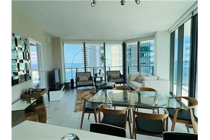 $6300 : Rental property with 3 bedro image 1