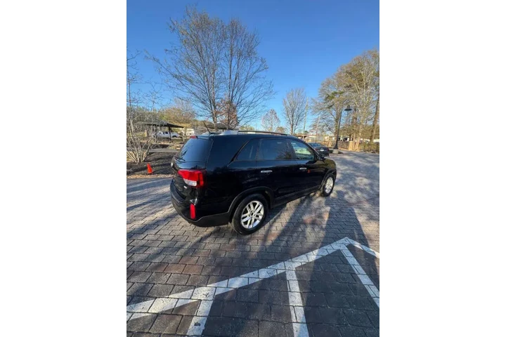 $5000 : 2014 Sorento LX image 3