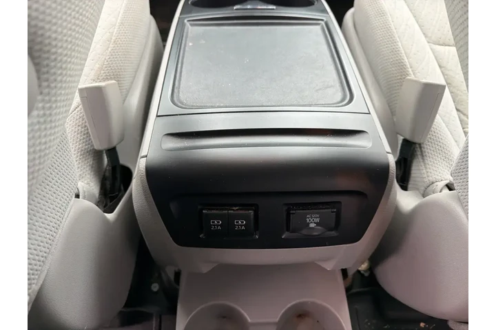 $23000 : Toyota Sienna 2019 LE 7-Pass image 10