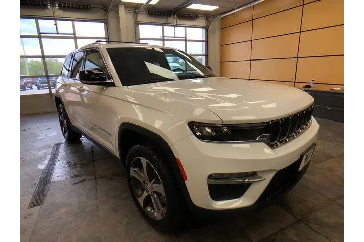$24986 : Jeep Grand Cherokee 2022 4x4 image 1