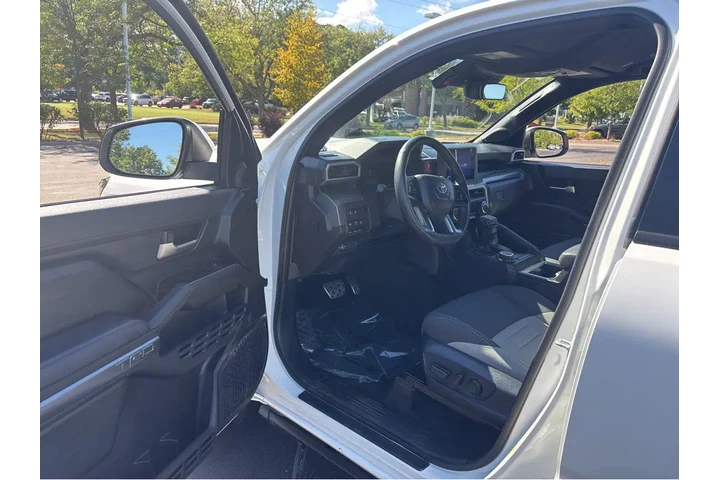 $43977 : 2024 Tacoma 4WD TRD Sport image 2