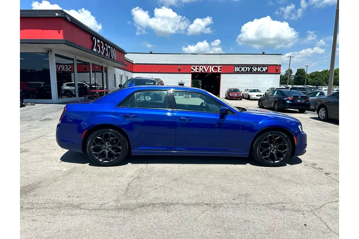 $16980 : 2019 300 300S RWD image 1