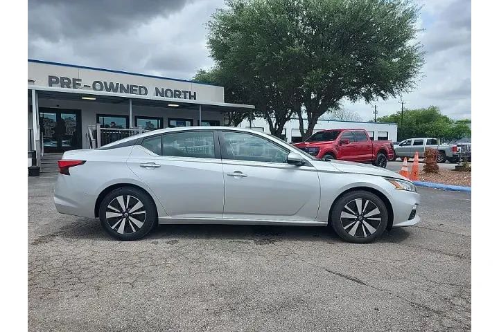 $15495 : Nissan Altima 2021 2.5 SV 4d image 2