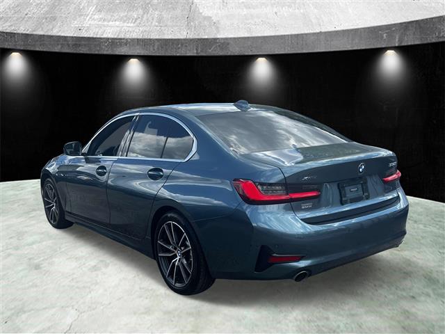 $29995 : Pre-Owned 2021 3 Series 330i image 4